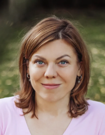 Mája Vajďáková - Magnetická značka a prodej Reference Začátek je vždy o pochopení – kdo jsem, co přináším, jak to celé funguje. Pak je to o správně směřované energii, nastavení, akci a konzistenci. A když tohle sedí, výsledky přicházejí, často i naprosto přirozeně. Bez toho šíleného tlaku na výkon. Bez přetvářky.